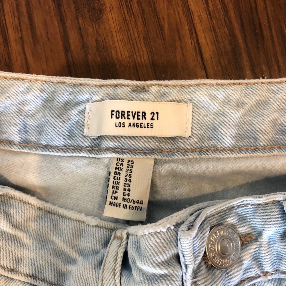 Forever 21 Size 25 Destroyed Mom/Boyfriend Jeans - Picture 5 of 5